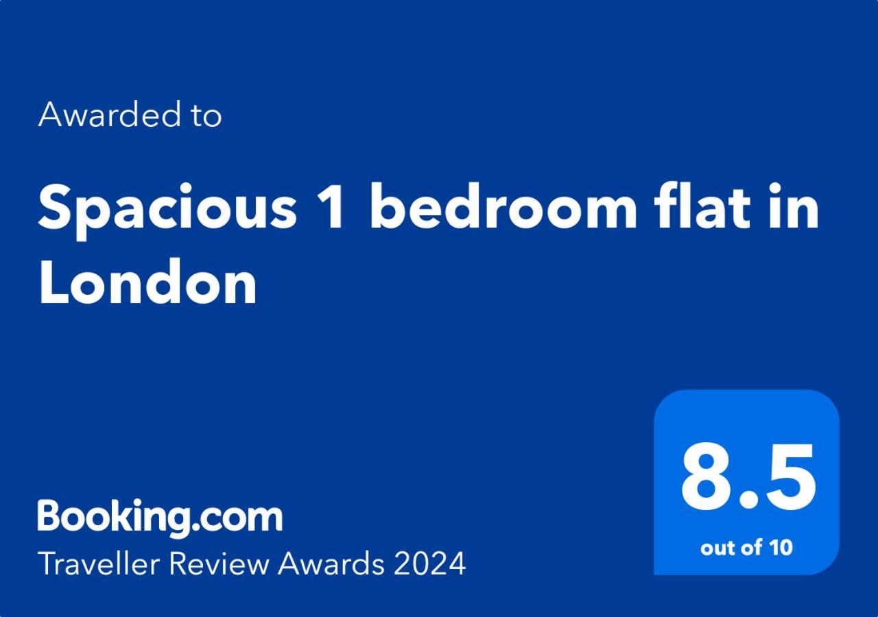 Spacious 1 Bedroom Flat In Apartament *